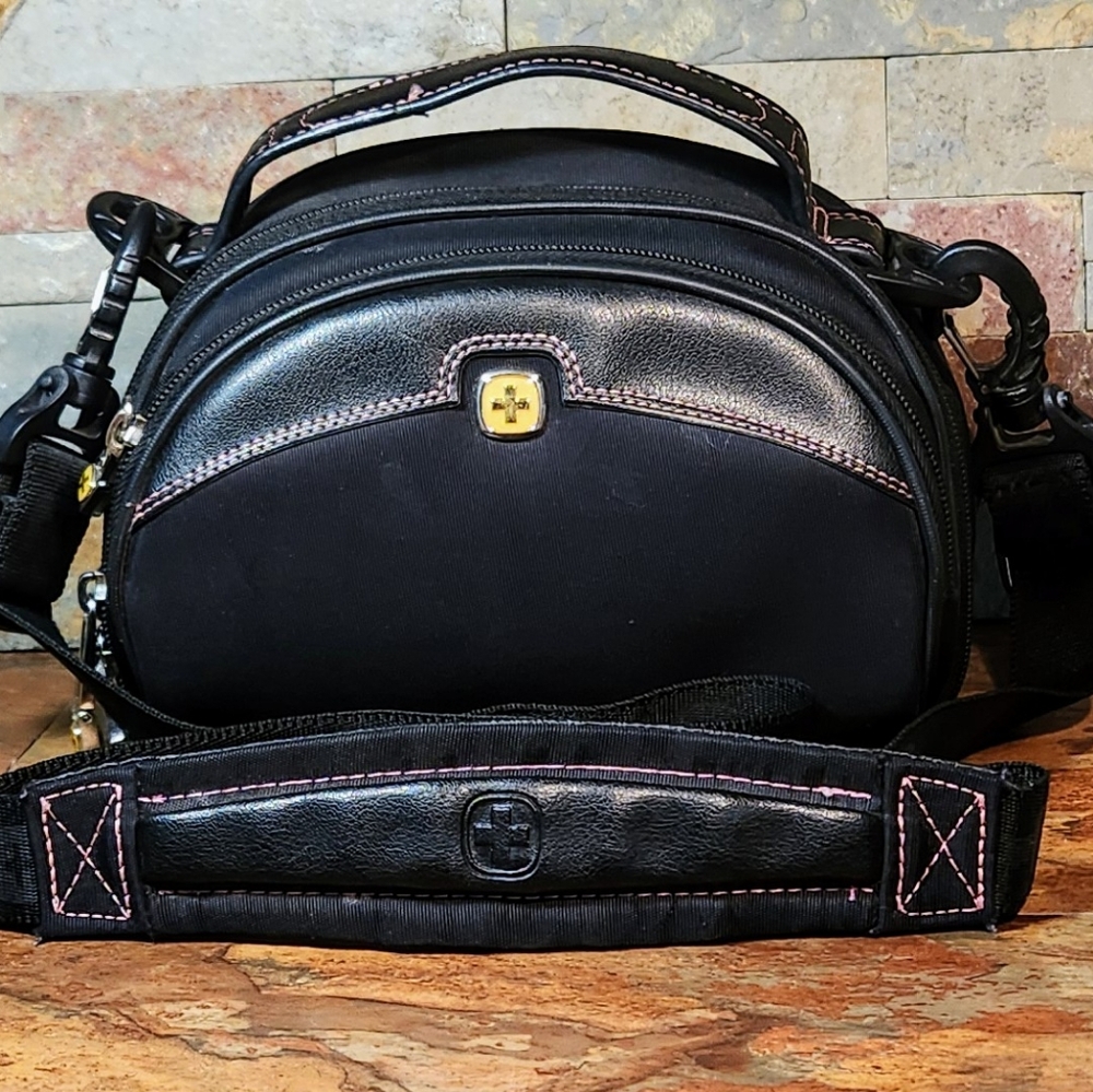 Compact Small Wenger Crossbody Camera Bag / Case • Black •Store And Protect Gear